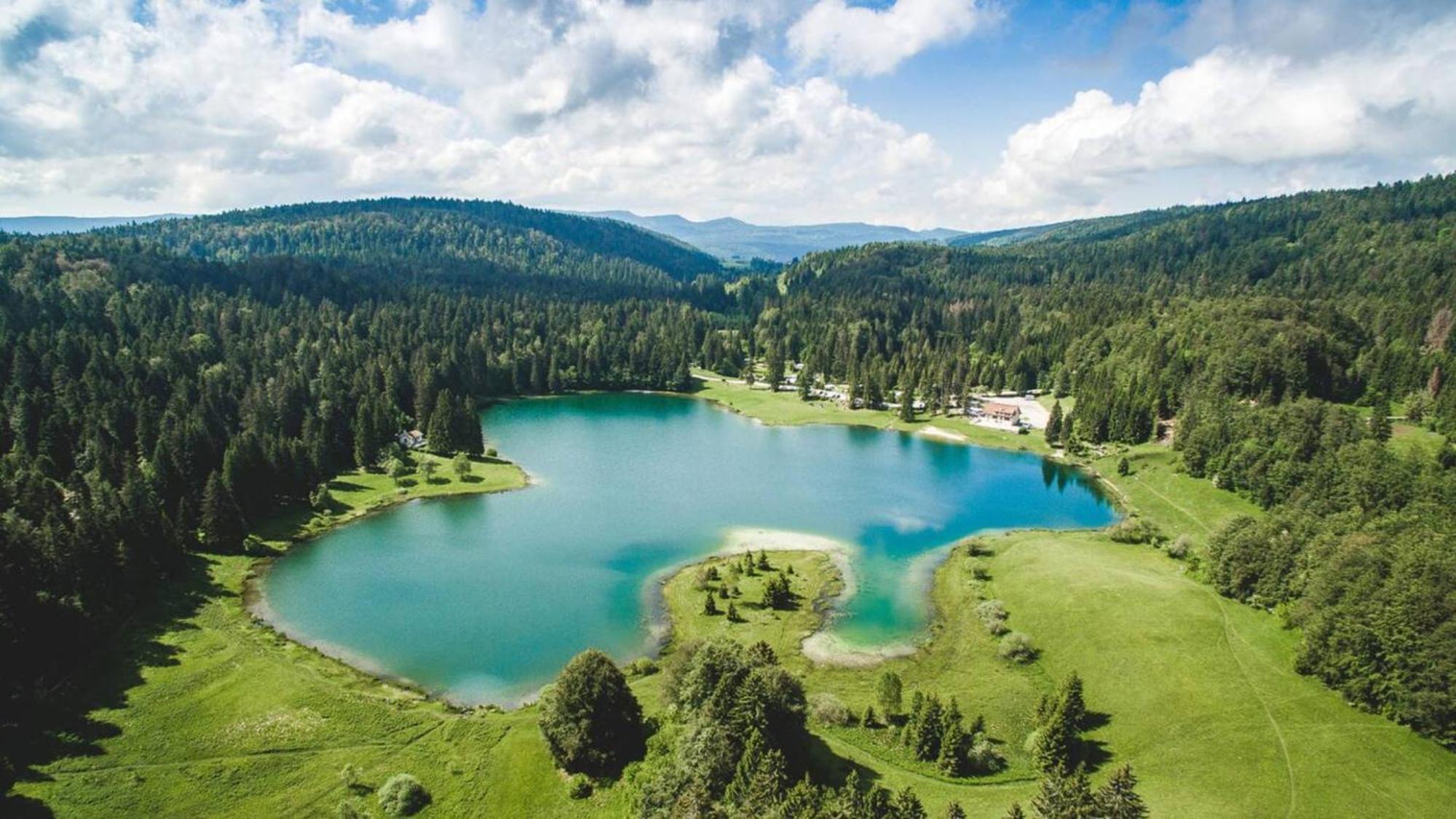 Entre Lacs Et Sapins Dortan Exterior photo